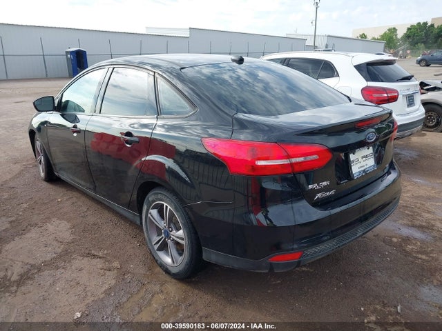 Ford FOCUS SE 2018 1FADP3FE3JL259928 Image 3