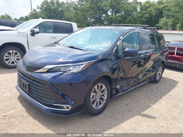 Toyota SIENNA XLE 2021 5TDYRKEC8MS028929 Image 2