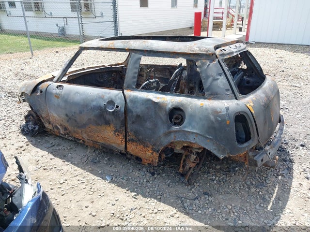 2007 MINI COOPER S WMWMF73527TL86443 Photo 2