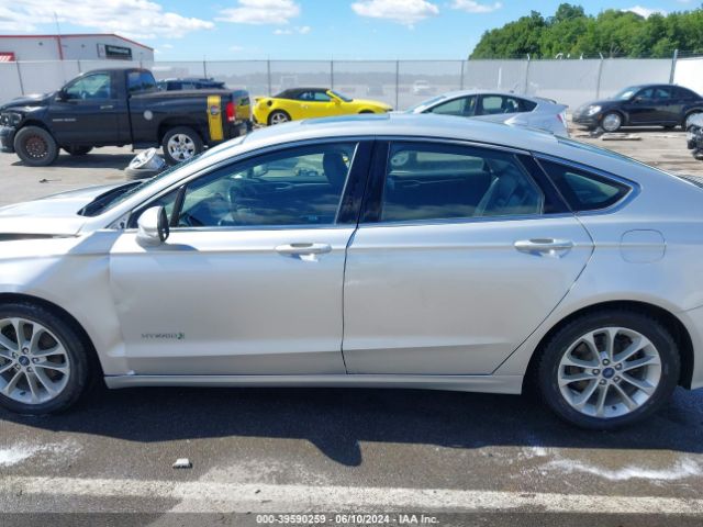 3FA6P0MUXKR180857 Ford Fusion Hybrid Sel