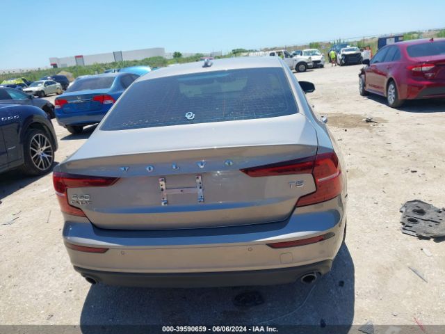 7JR102FKXKG018171 Volvo S60 T5 Momentum