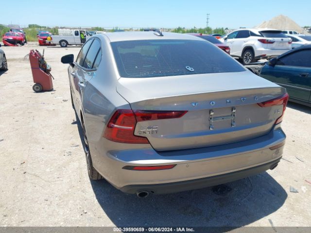 7JR102FKXKG018171 Volvo S60 T5 Momentum