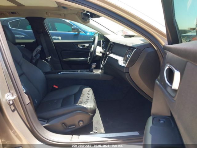 7JR102FKXKG018171 Volvo S60 T5 Momentum