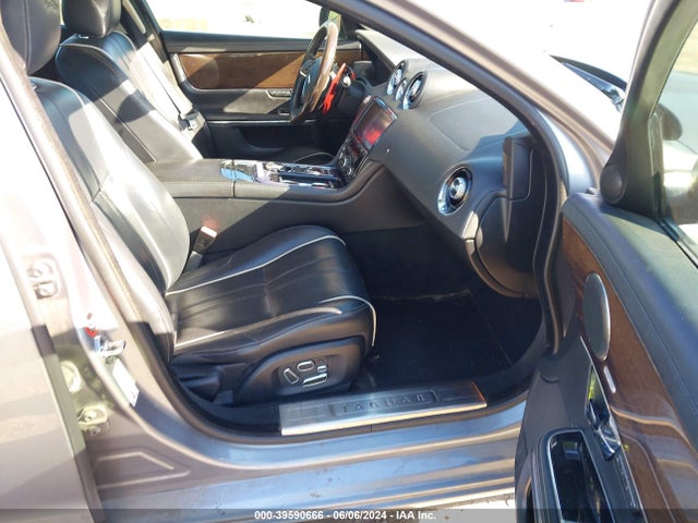 2011 JAGUAR XJ SAJWA2GE7BMV09522 Photo 4