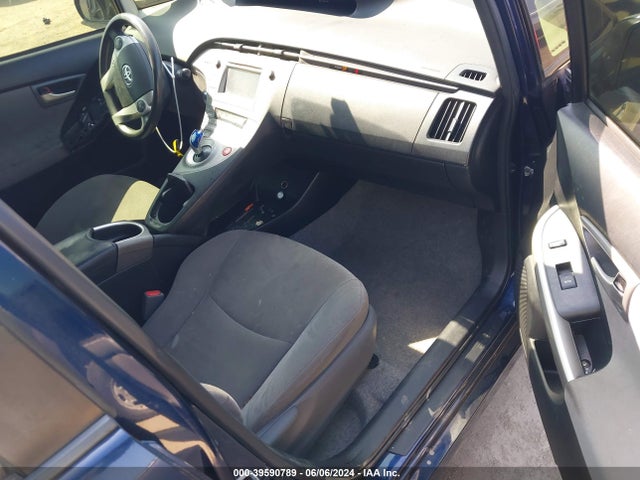 Toyota Prius Two 2015 JTDKN3DU3F2001522 Image 5