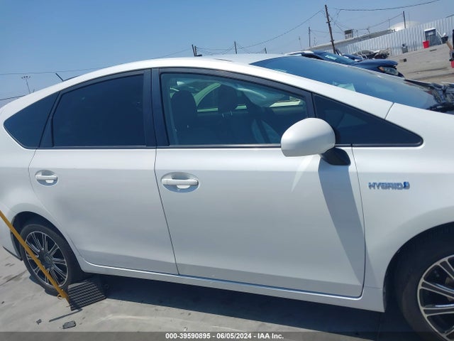 Toyota Prius V Four 2015 JTDZN3EU1FJ028608 Image 13