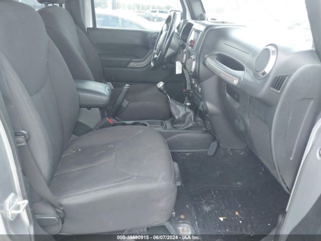 1C4BJWDG2EL129427 Jeep Wrangler Unlimited Sport