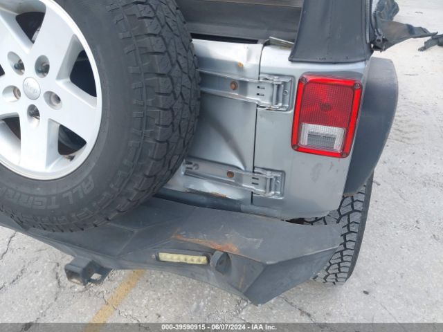 1C4BJWDG2EL129427 Jeep Wrangler Unlimited Sport