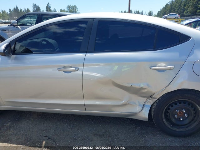 Hyundai ELANTRA SE 2019 5NPD74LF0KH435384 Image 14