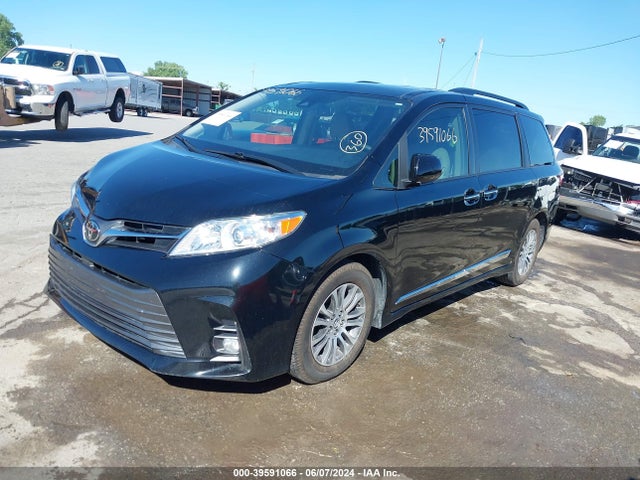 Toyota Sienna Xle 8 Passenger 2018 5TDYZ3DC6JS907686 Image 2