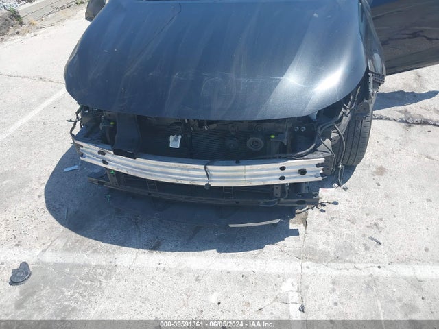 JTDEAMDE9NJ057623 Toyota Corolla Hybrid Le