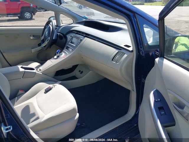 Toyota Prius Three 2014 JTDKN3DU8E1750904 Image 5