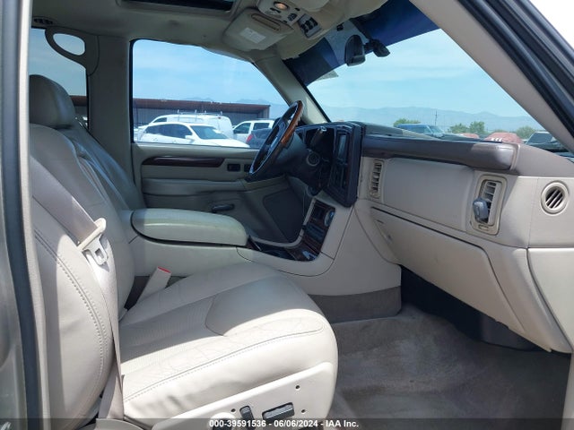 39591536 :رقم المزاد ، 1GYEK63N64R294428 vin ، 2004 Cadillac Escalade Standard مزاد بيع