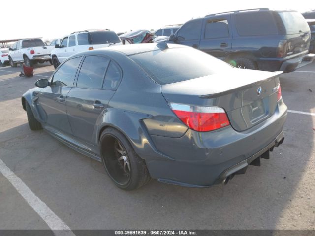 2007 BMW M5 WBSNB93517CX07394 Photo 2