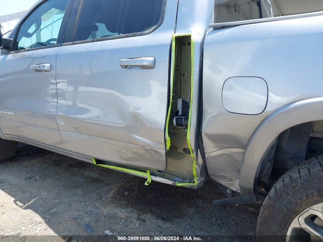 1C6SRFJT3KN725583 RAM 1500 Laramie  4x4 5'7 Box