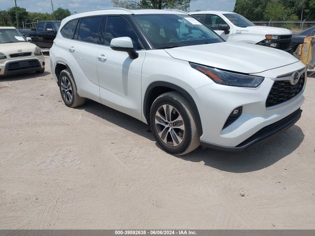Toyota Highlander Xle 2022 5TDGZRAH3NS102572 main image