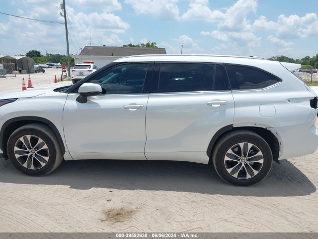 Toyota Highlander Xle 2022 5TDGZRAH3NS102572 Image 14