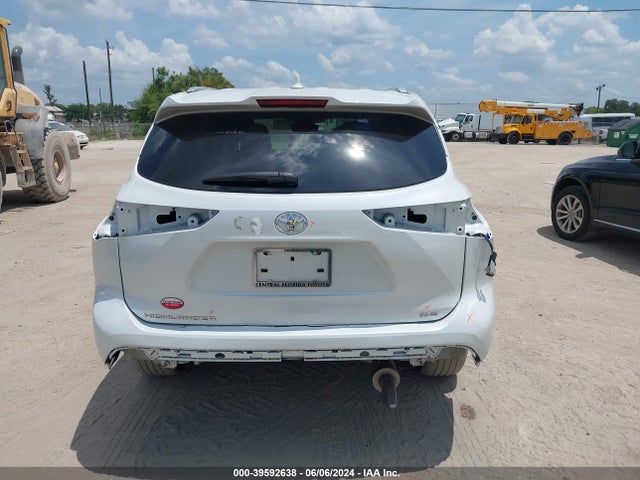 Toyota Highlander Xle 2022 5TDGZRAH3NS102572 Image 16