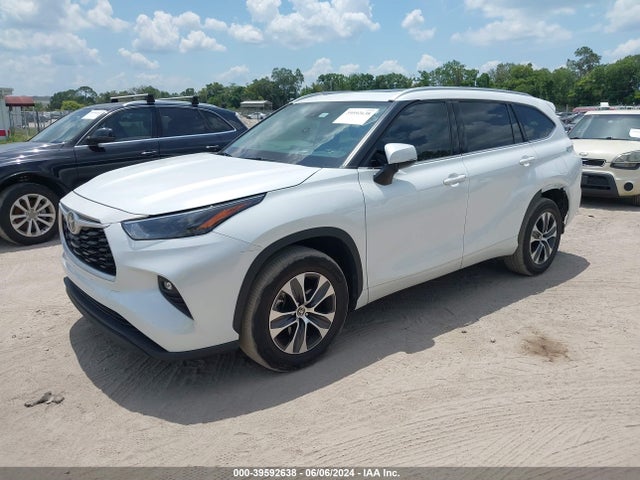 Toyota Highlander Xle 2022 5TDGZRAH3NS102572 Image 2