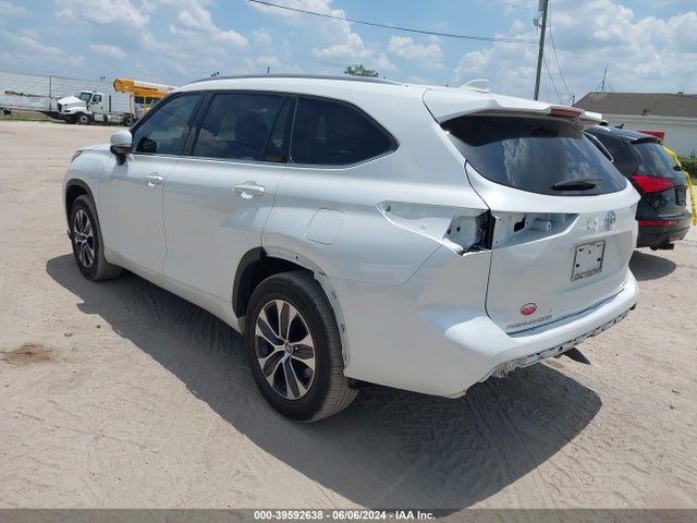 Toyota Highlander Xle 2022 5TDGZRAH3NS102572 Image 3