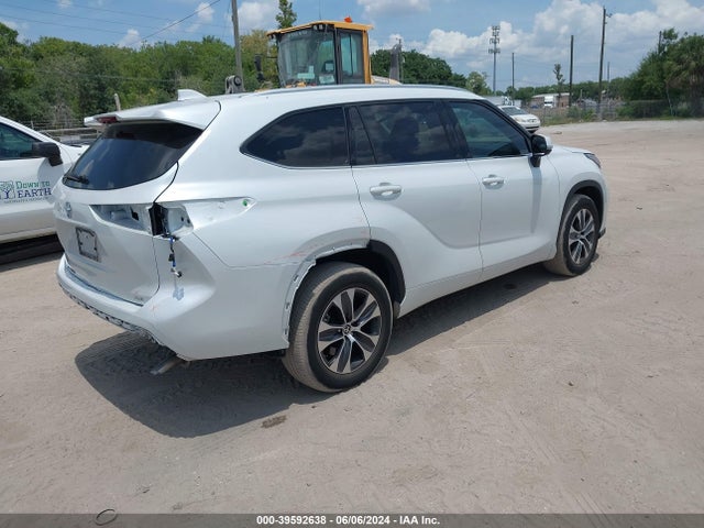 Toyota Highlander Xle 2022 5TDGZRAH3NS102572 Image 4