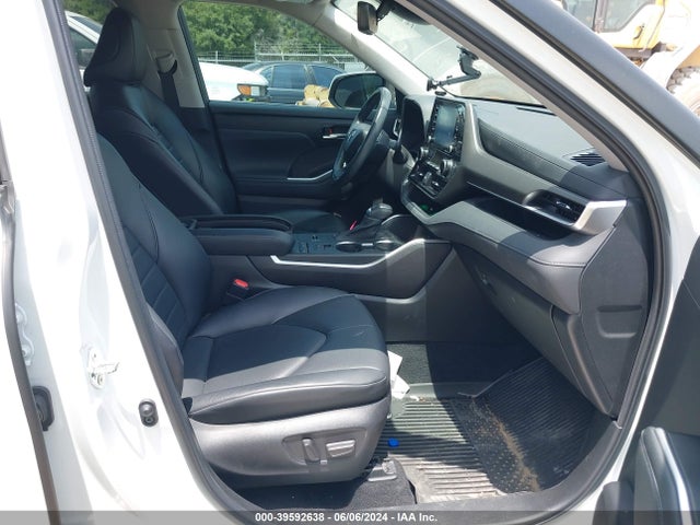 Toyota Highlander Xle 2022 5TDGZRAH3NS102572 Image 5