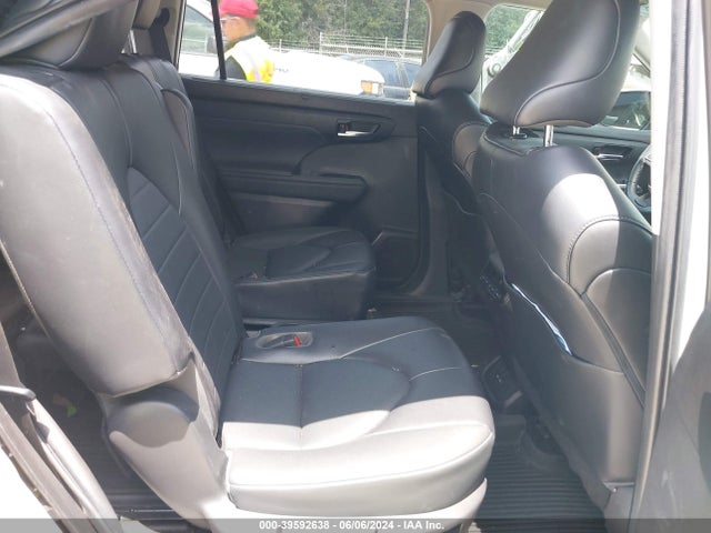 Toyota Highlander Xle 2022 5TDGZRAH3NS102572 Image 8