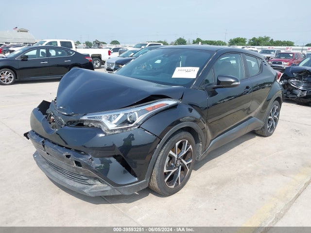 Toyota C-HR XLE 2018 NMTKHMBX0JR005263 Image 2