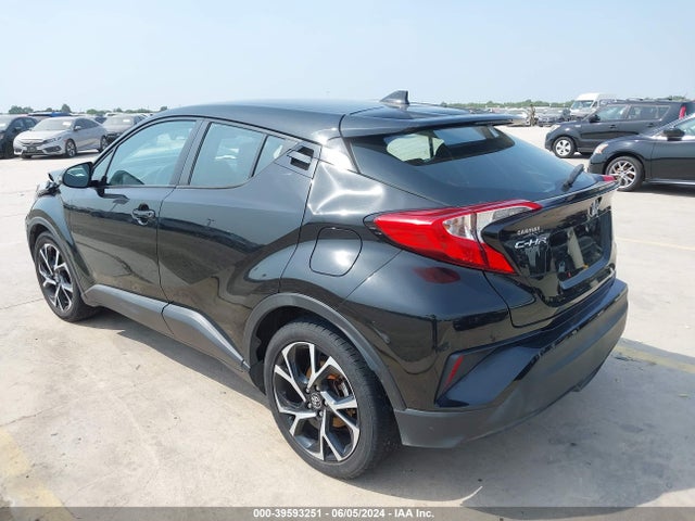 Toyota C-HR XLE 2018 NMTKHMBX0JR005263 Image 3