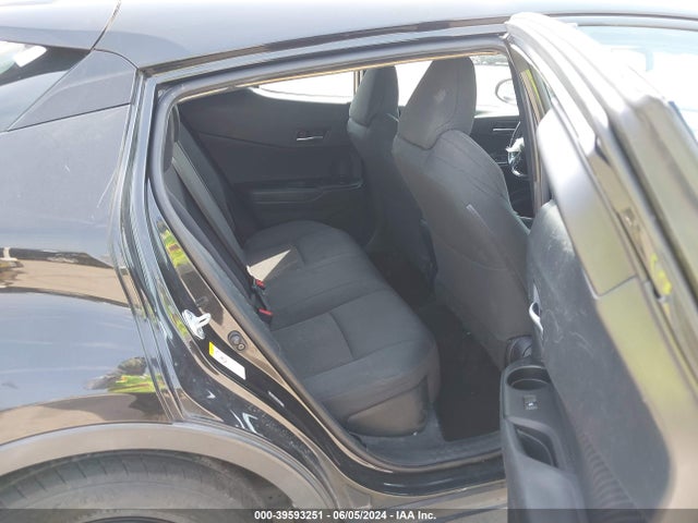 Toyota C-HR XLE 2018 NMTKHMBX0JR005263 Image 8