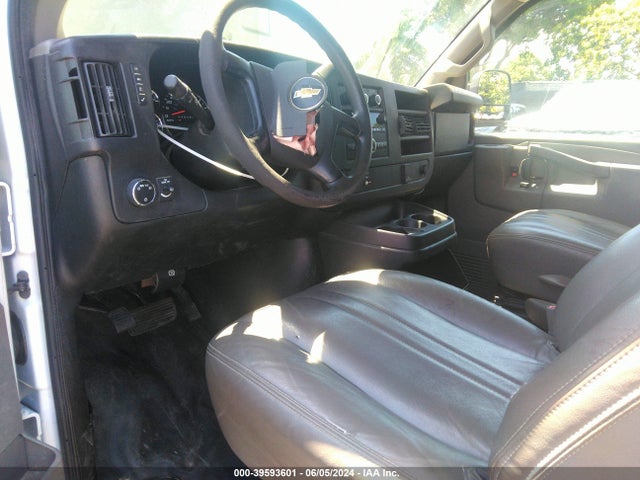 Chevrolet Express 2500 Work Van 2016 1GCWGAFF3G1117647 Image 5