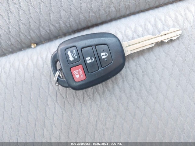 Toyota COROLLA LE 2016 5YFBURHE7GP375854 Image 11