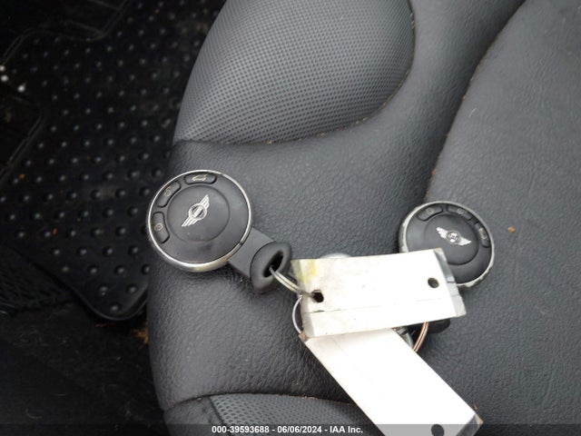 2007 MINI COOPER S WMWMF73577TV30682 Photo 10