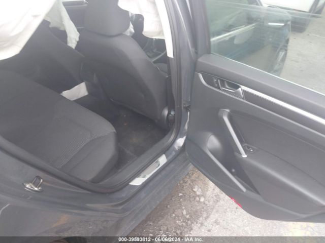 1VWAT7A32GC034332 Volkswagen Passat 1.8t R-line