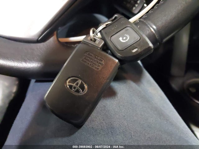 Toyota Rav4 Xle 2018 JTMRFREV6JJ738864 Image 11