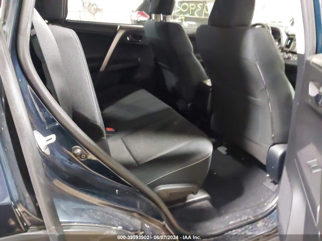 Toyota Rav4 Xle 2018 JTMRFREV6JJ738864 Image 8