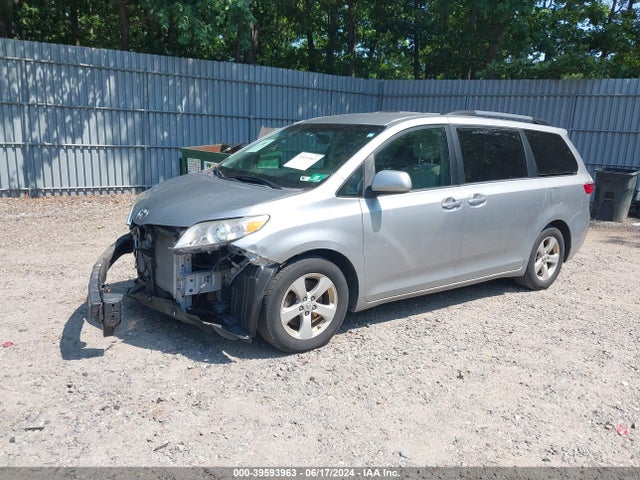 Toyota Sienna Le 8 Passenger 2016 5TDKK3DC7GS727345 Image 2