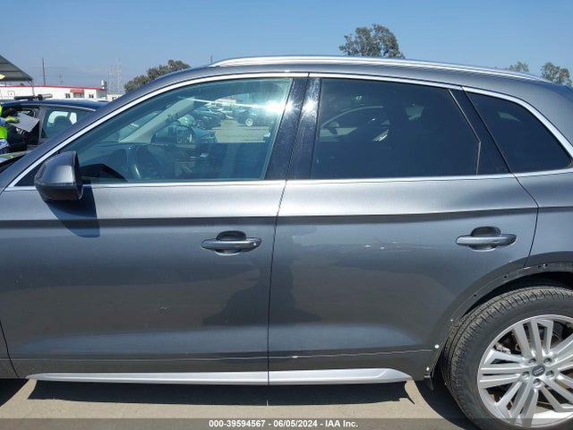 WA1BNAFY9J2093145 Audi Q5 2.0t Premium/2.0t Tech Premium