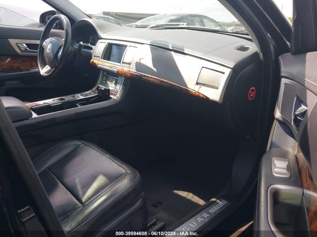 2010 JAGUAR XF SAJWA0GB1ALR76546 Photo 4
