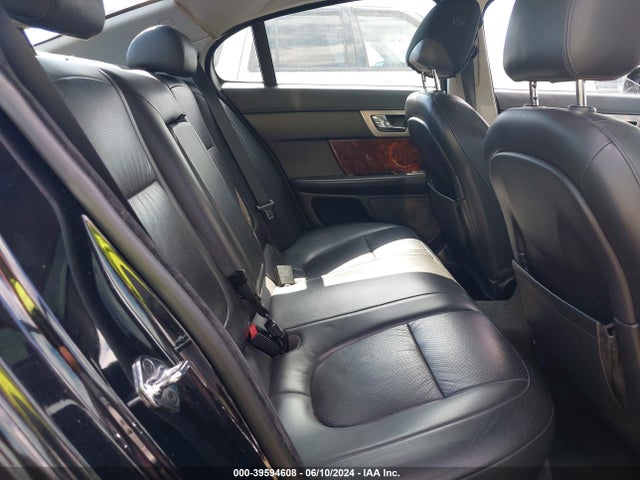 2010 JAGUAR XF SAJWA0GB1ALR76546 Photo 7