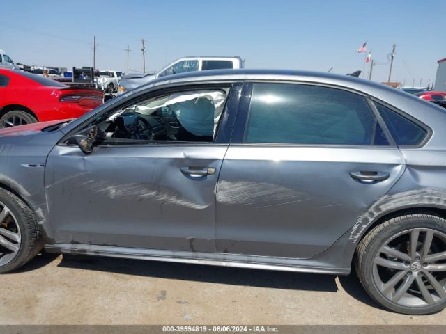 1VWAA7A33JC022798 Volkswagen Passat 2.0t R-line/2.0t S