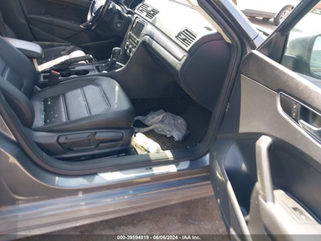 1VWAA7A33JC022798 Volkswagen Passat 2.0t R-line/2.0t S