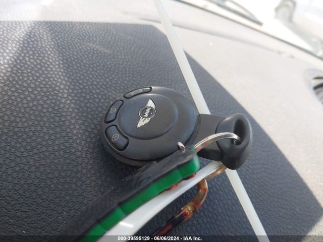 2008 MINI COOPER S CLUBMAN WMWMM33568TP70337 Photo 10