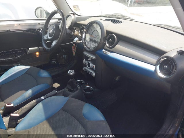 2008 MINI COOPER S CLUBMAN WMWMM33568TP70337 Photo 4