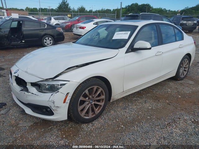 BMW 320i 2018 WBA8E1G59JNU91407 Image 2