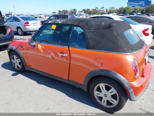 2006 MINI COOPER WMWRF33526TG14621 Photo 2