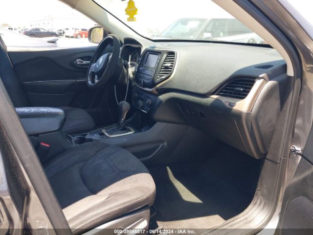 1C4PJLCB0FW560035 Jeep Cherokee Latitude