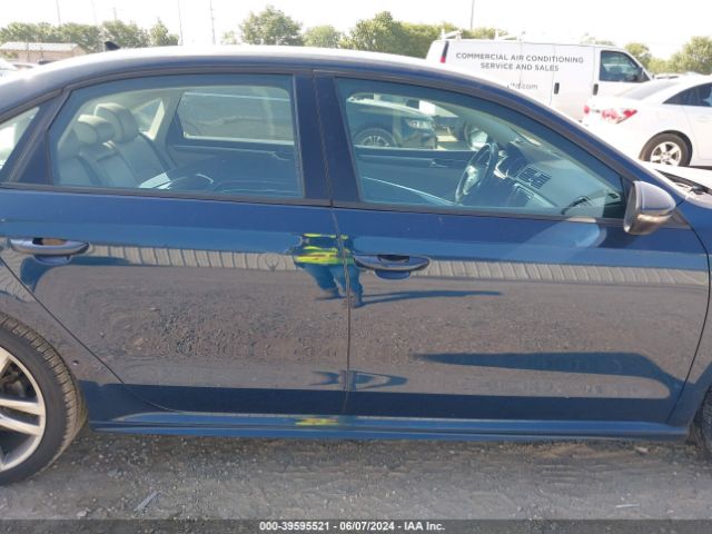1VWAA7A35JC045628 Volkswagen Passat 2.0t R-line/2.0t S