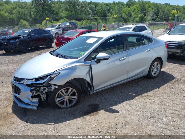 Chevrolet Cruze Lt Auto 2018 1G1BE5SM7J7208479 Image 2