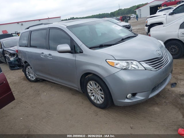 Toyota Sienna Xle 8 Passenger 2015 5TDYK3DC9FS543730 main image